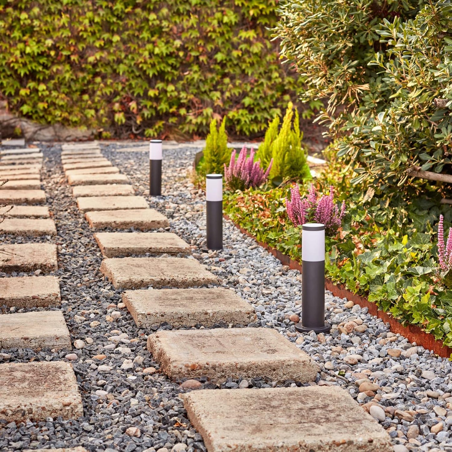 PHILIPS Utrecht Outdoor Sockelleuchte 1-er Starter Set (6 W), wetterfeste Niedervolt Außenleuchte mit warmweißem Licht, energiesparende LED Beleuchtung, anthrazit [Energieklasse F]