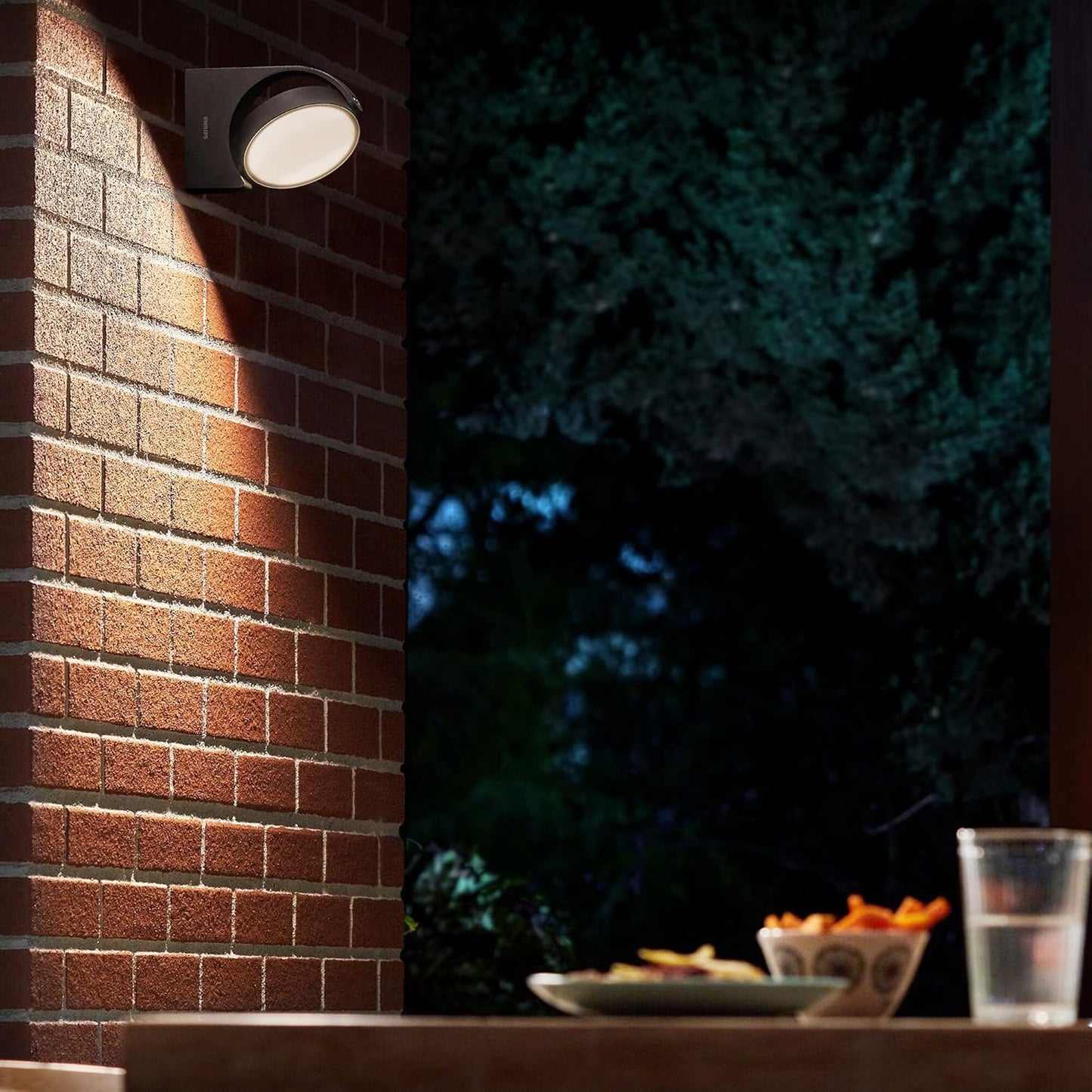 PHILIPS Mimosa Outdoor Wandleuchte (7 W), wetterfeste Außenleuchte mit beweglichem Panel und warmweißer LED Beleuchtung, anthrazit, 2.700 Kelvin