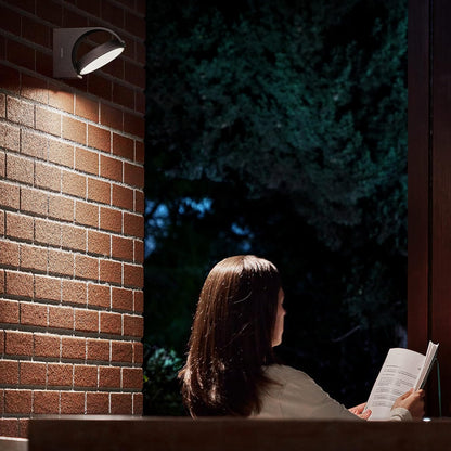 PHILIPS Mimosa Outdoor Wandleuchte (7 W), wetterfeste Außenleuchte mit beweglichem Panel und warmweißer LED Beleuchtung, anthrazit, 2.700 Kelvin