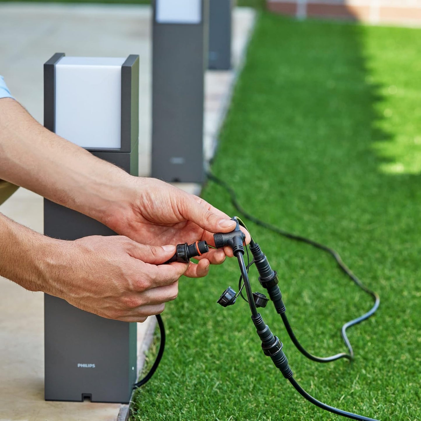 Philips Arbour Sockelleuchten für den Außenbereich, 6 W, 2700 K warmweiß, Niederspannung, wasserfest, anthrazit, IP44 wetterfest [Energieklasse F]